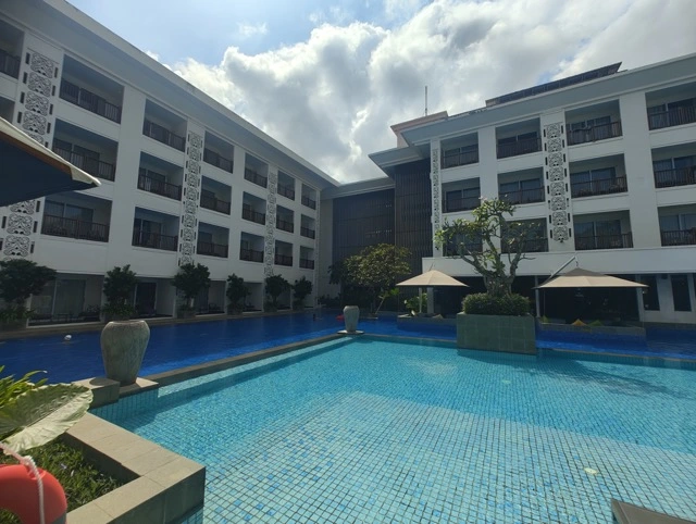 Seminyak Grand Mercure Pool